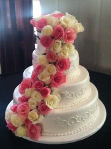 fresh-flowers-on-wedding-cake